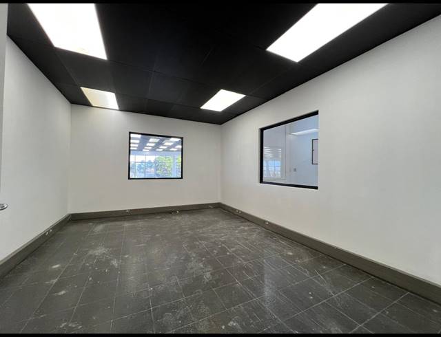 915M² WAREHOUSE TO LET IN LASER PARK
